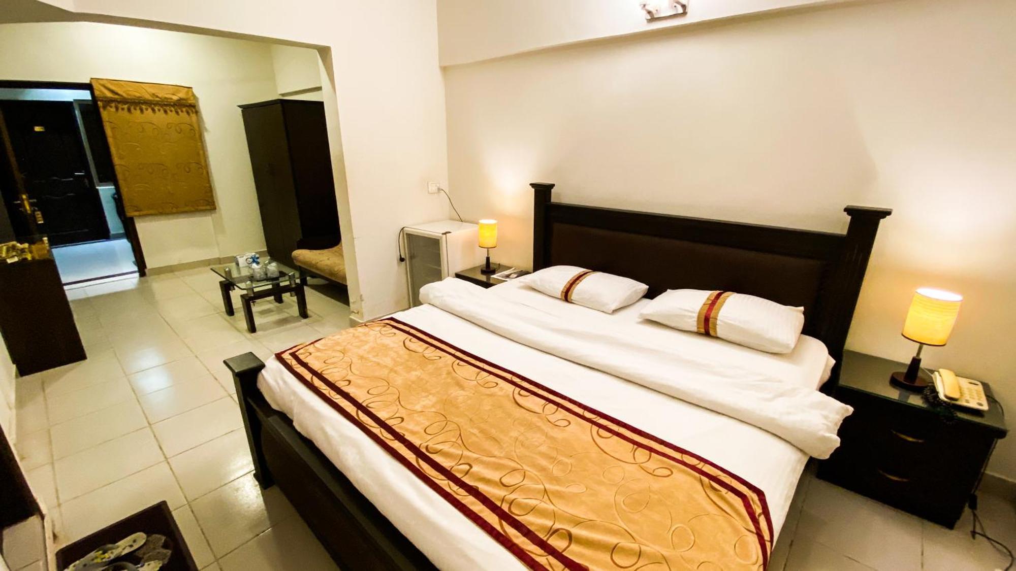 קראצ'י Royal Inn Hotel מראה חיצוני תמונה