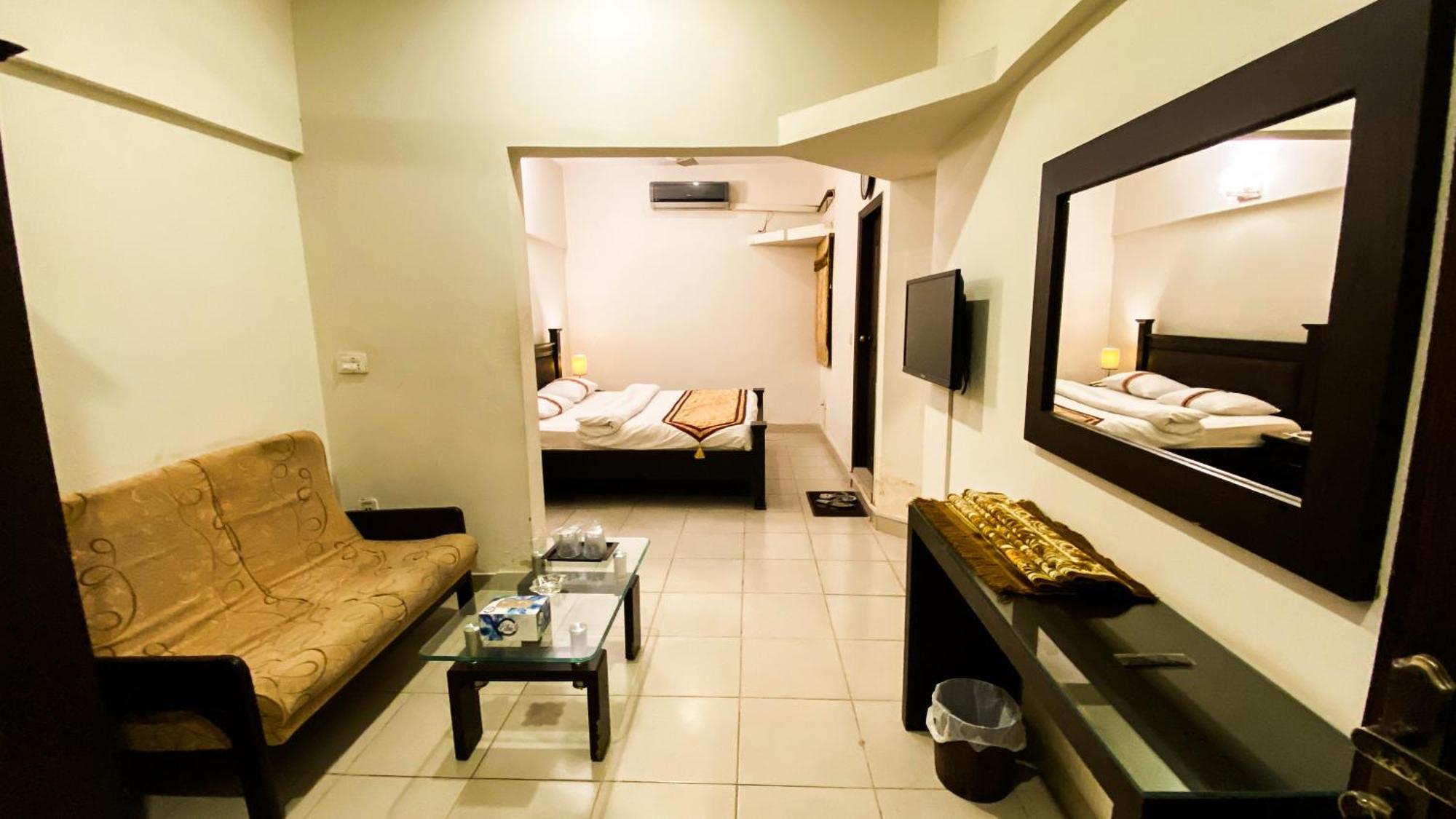 קראצ'י Royal Inn Hotel מראה חיצוני תמונה