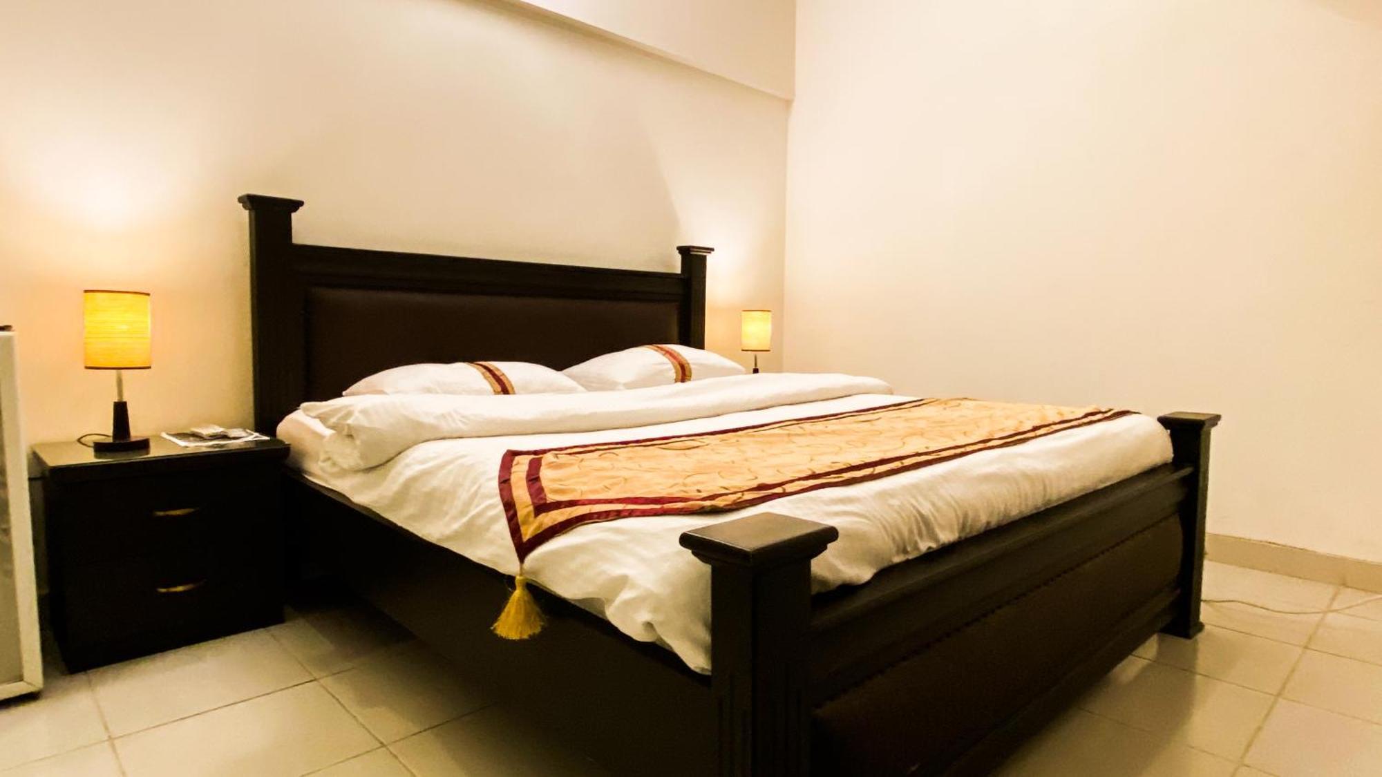 קראצ'י Royal Inn Hotel מראה חיצוני תמונה