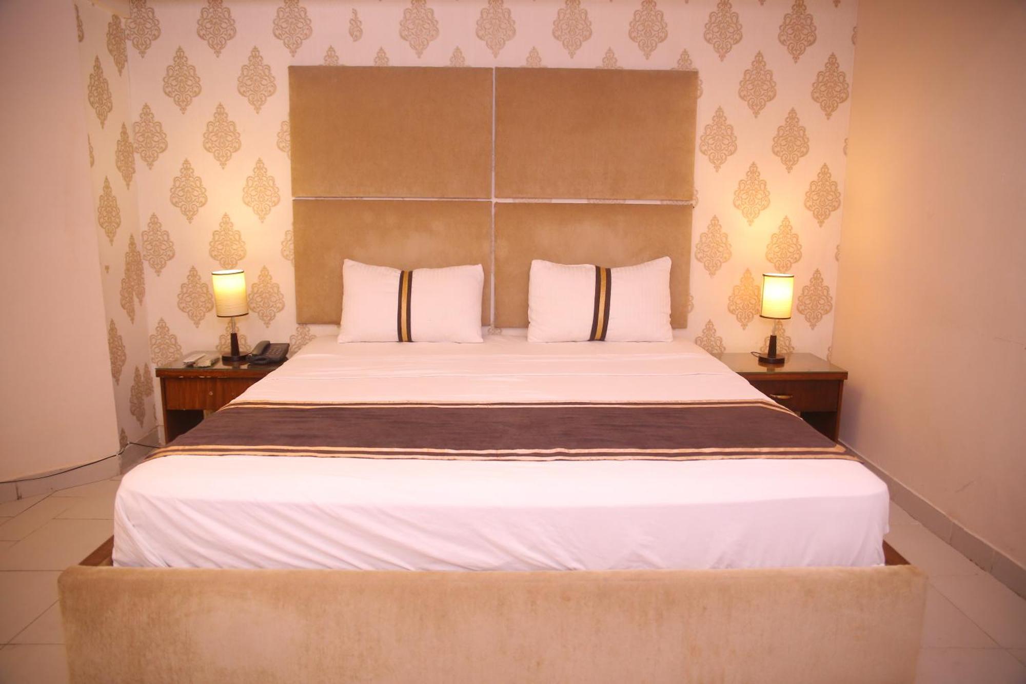 קראצ'י Royal Inn Hotel מראה חיצוני תמונה