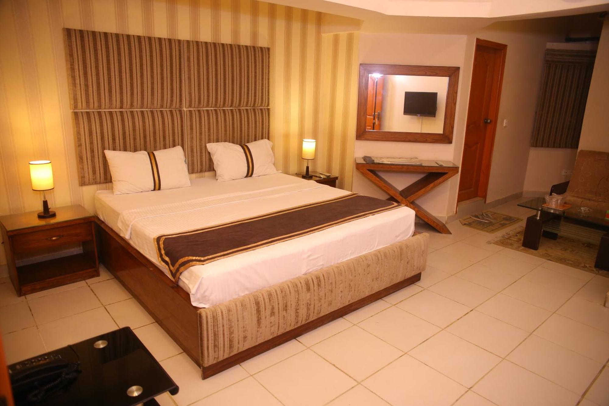 קראצ'י Royal Inn Hotel מראה חיצוני תמונה