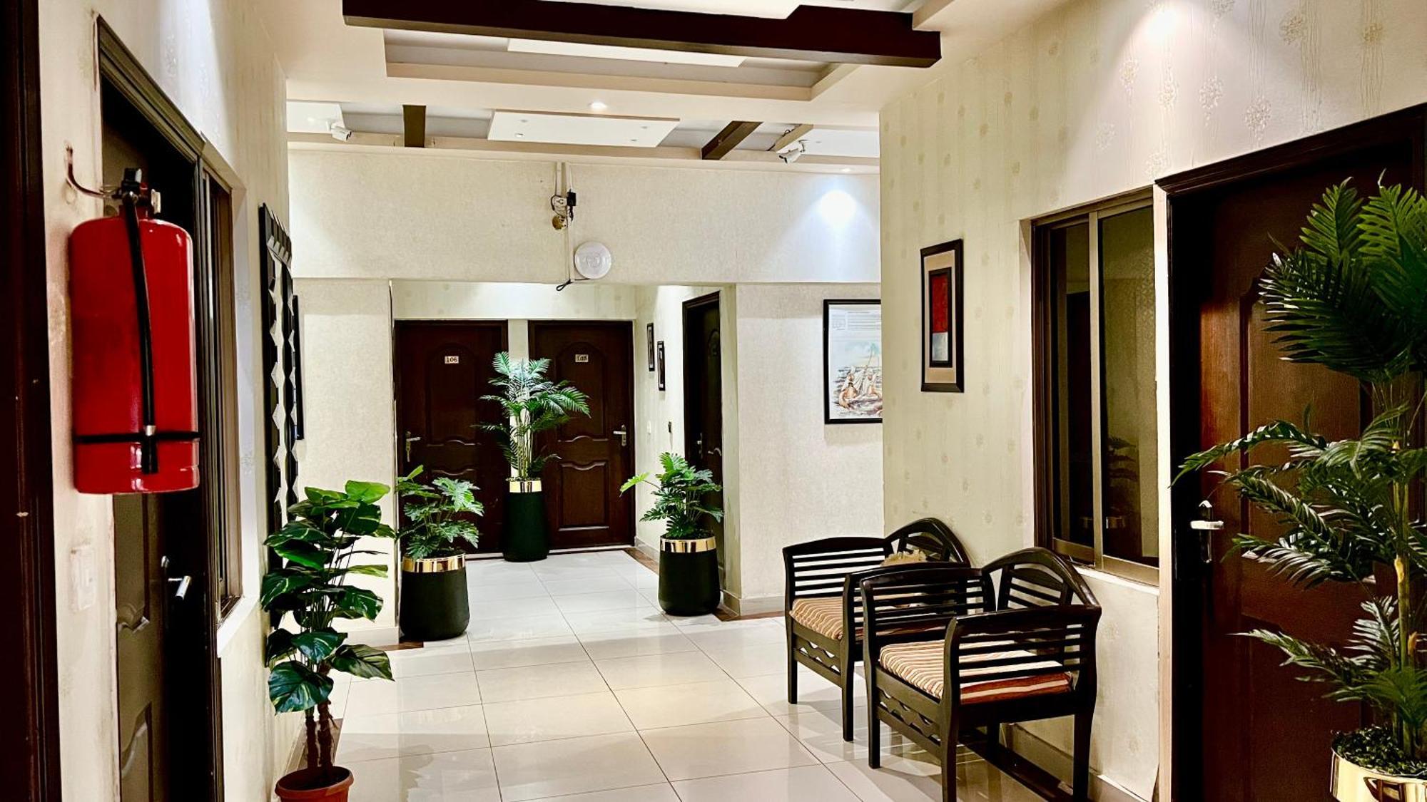 קראצ'י Royal Inn Hotel מראה חיצוני תמונה