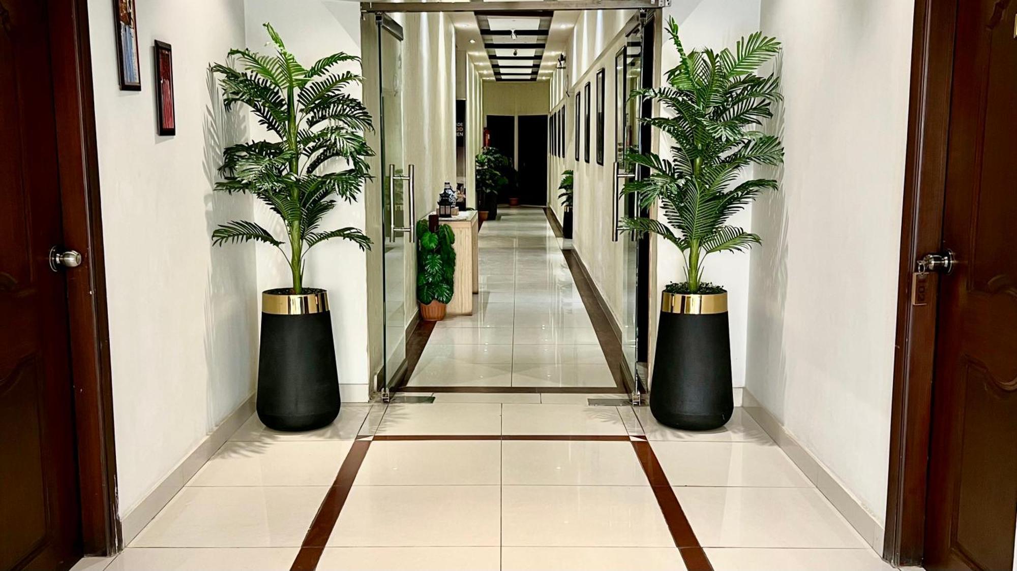 קראצ'י Royal Inn Hotel מראה חיצוני תמונה