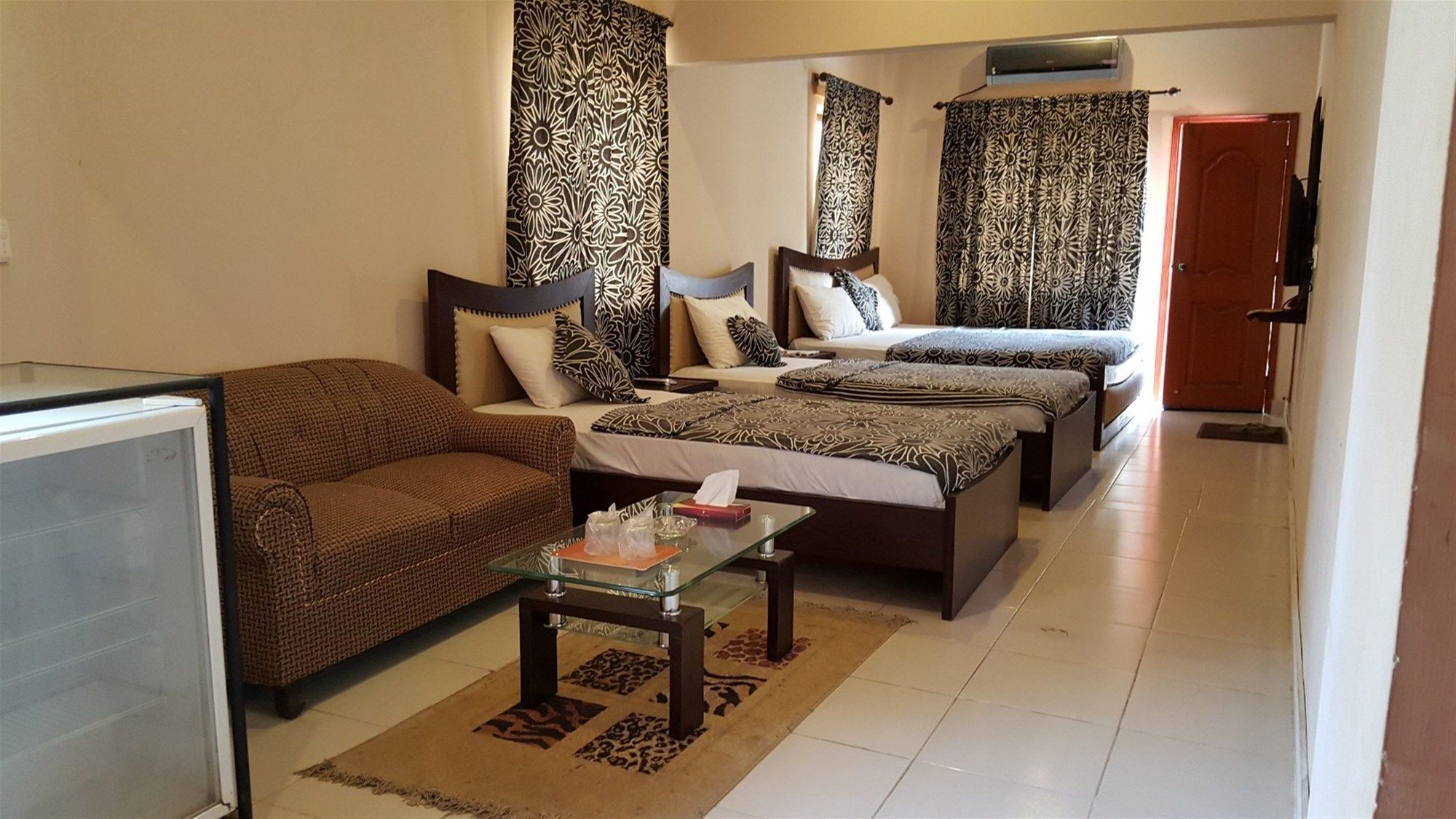 קראצ'י Royal Inn Hotel מראה חיצוני תמונה