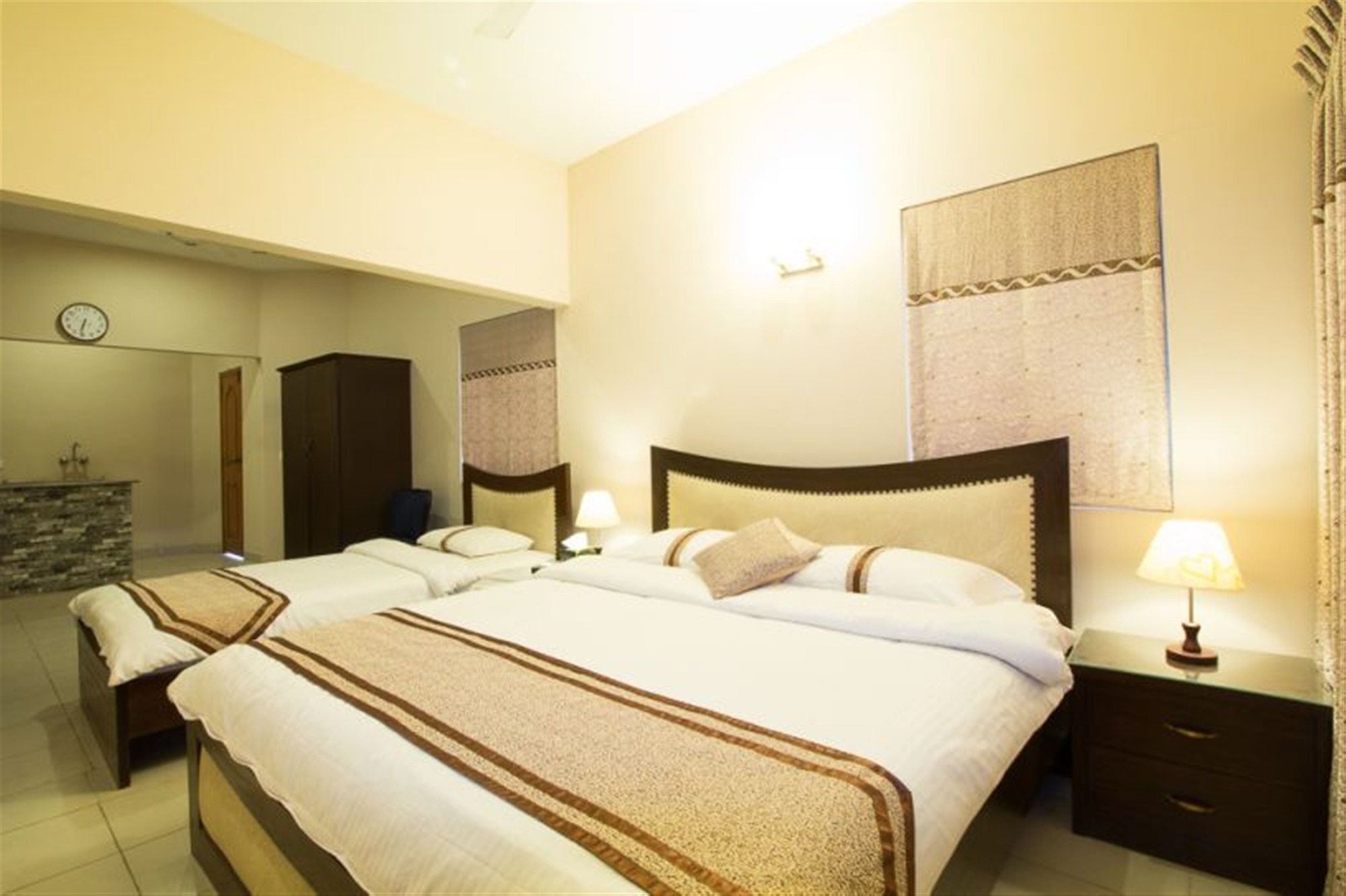 קראצ'י Royal Inn Hotel מראה חיצוני תמונה