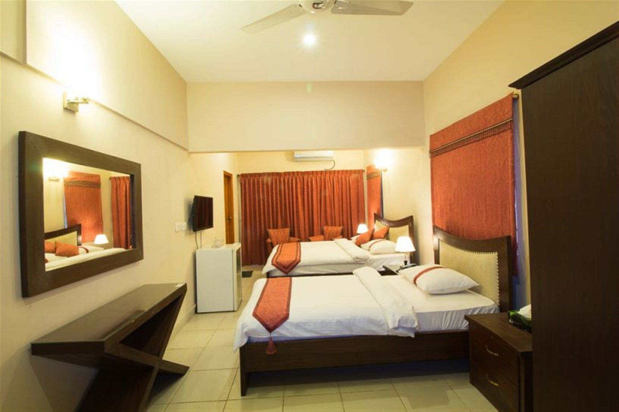 קראצ'י Royal Inn Hotel מראה חיצוני תמונה