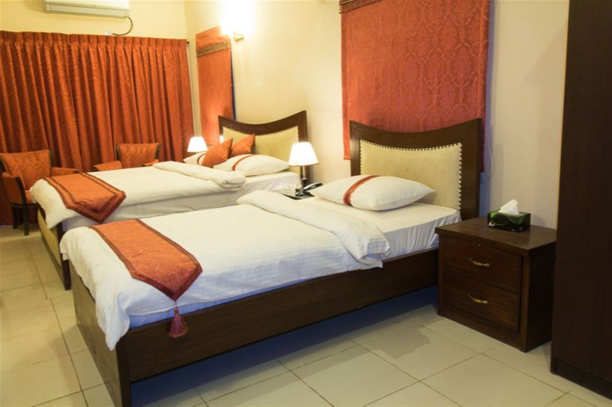 קראצ'י Royal Inn Hotel מראה חיצוני תמונה