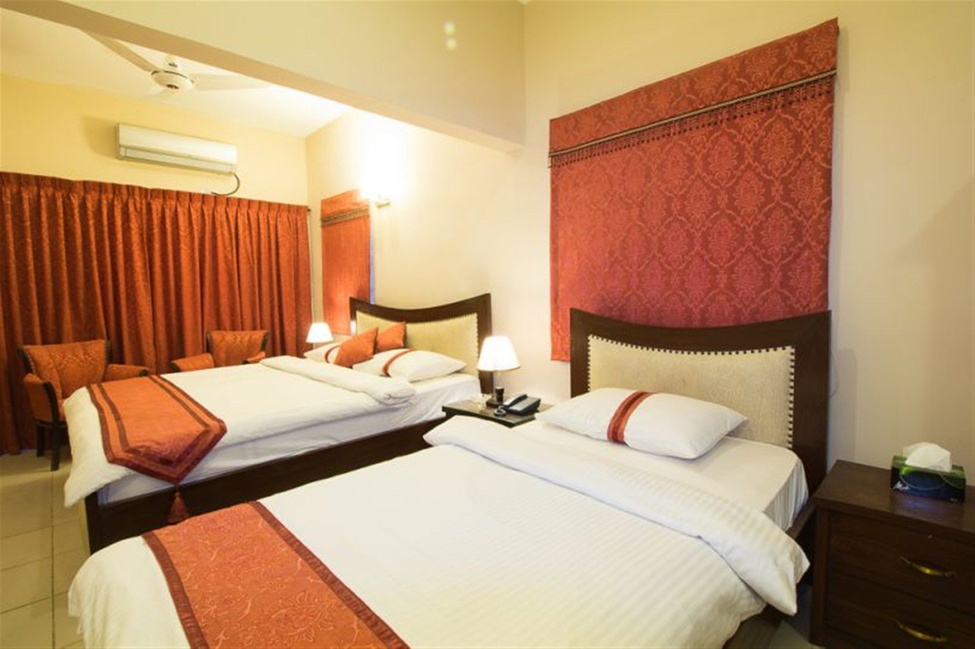 קראצ'י Royal Inn Hotel מראה חיצוני תמונה