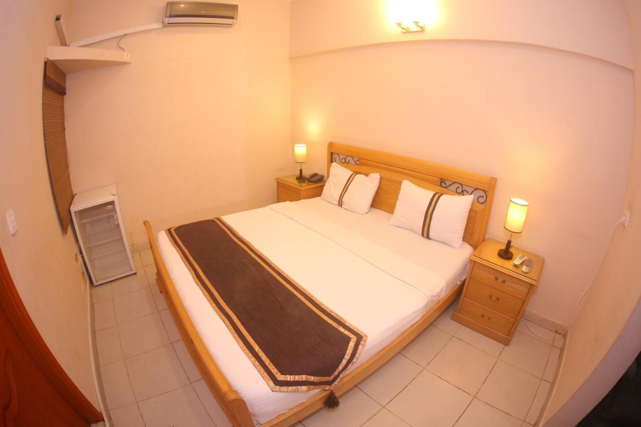 קראצ'י Royal Inn Hotel מראה חיצוני תמונה