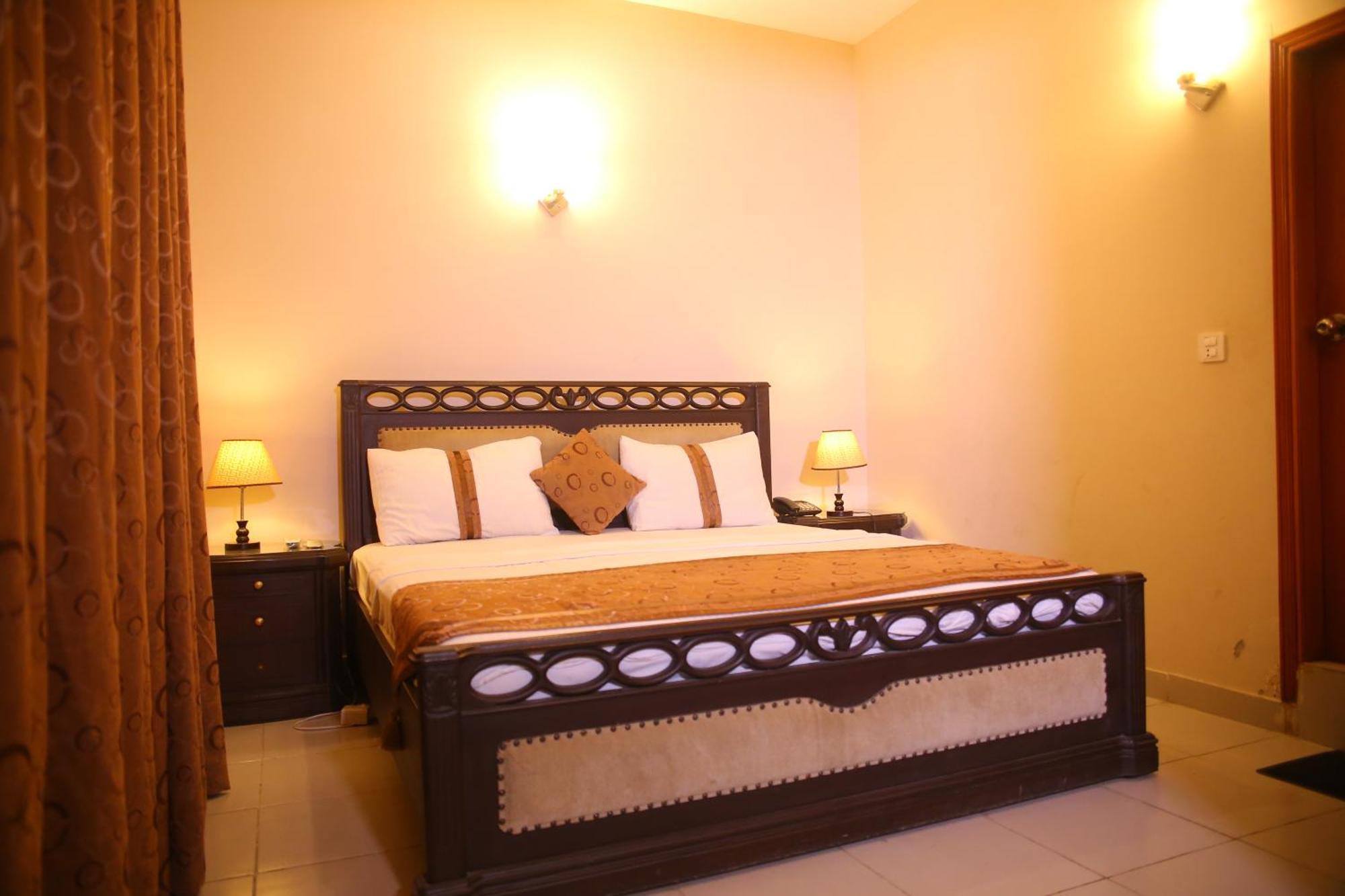 קראצ'י Royal Inn Hotel מראה חיצוני תמונה