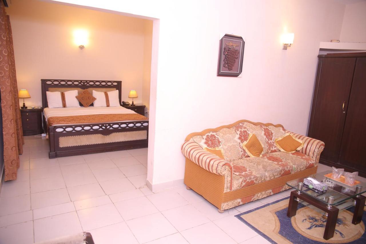קראצ'י Royal Inn Hotel מראה חיצוני תמונה